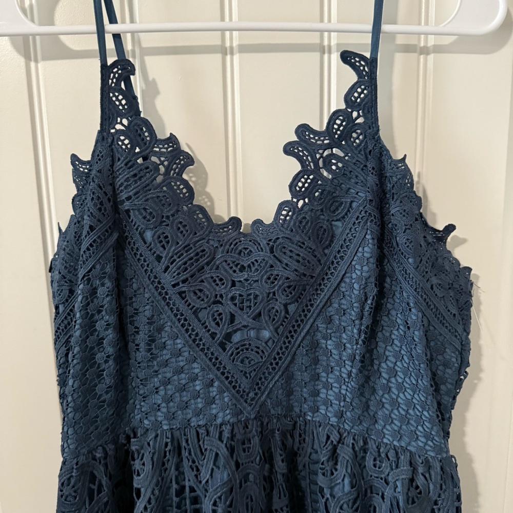 Elegant Navy Lace Dress - Picture 3 of 7